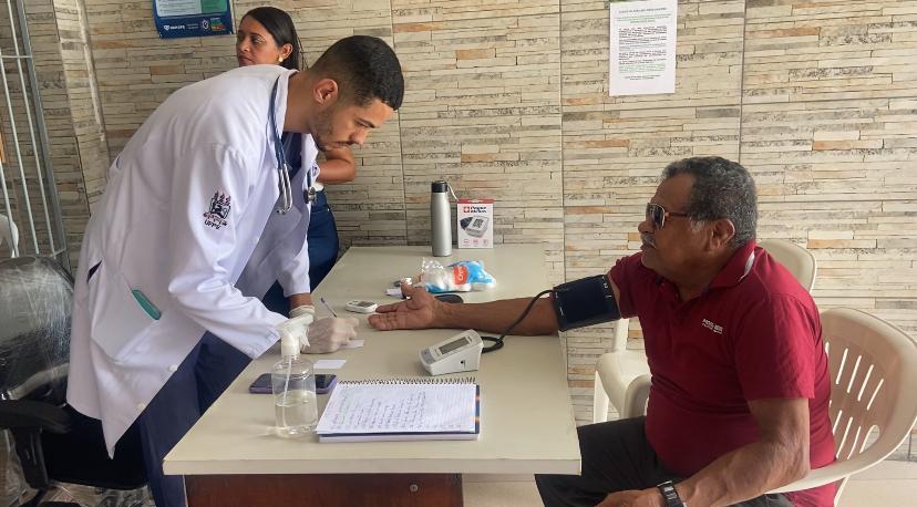 Consulta de aferição em ação da Clínica Médica