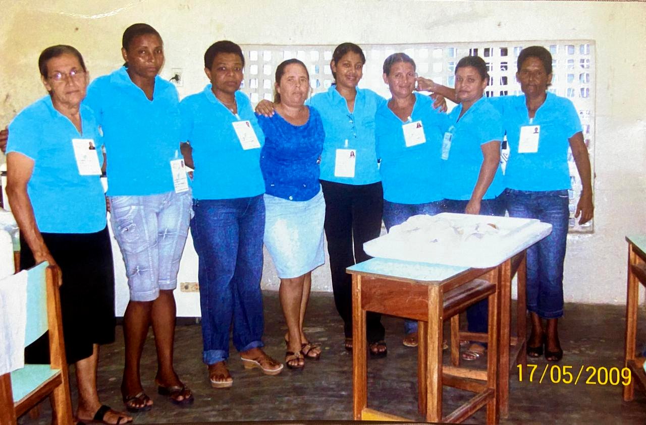 Foto histórica da equipe fundadora do Clube de Mães Maria Benigna, em 17 de maio de 2009
